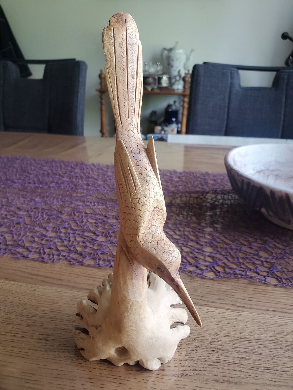 Figuren: Holzfigur Vogel auf Ast handgeschnitzt – Gebraucht aus Frauenfeld von BeneFull