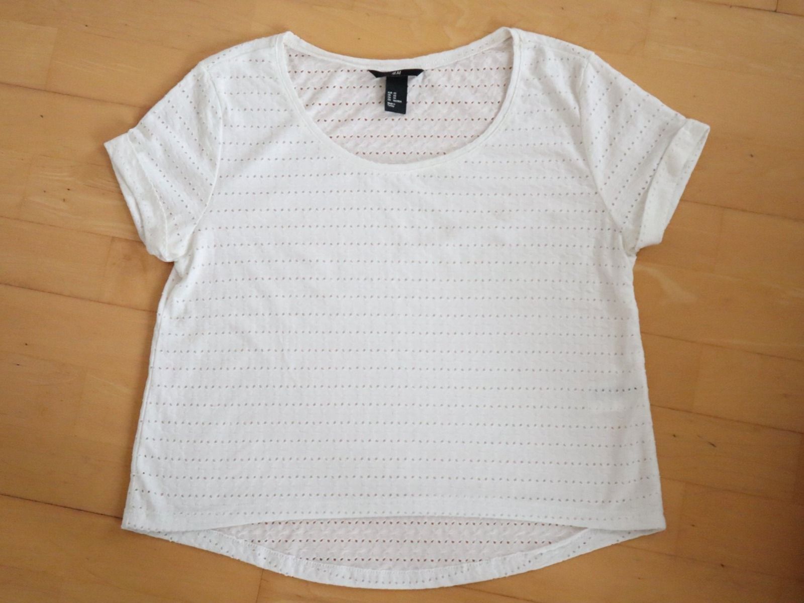 H&M T-shirt: T-Shirt mit Löchlimuster, Gr. XS-S – Usato da Wattwil venduto da diamant1