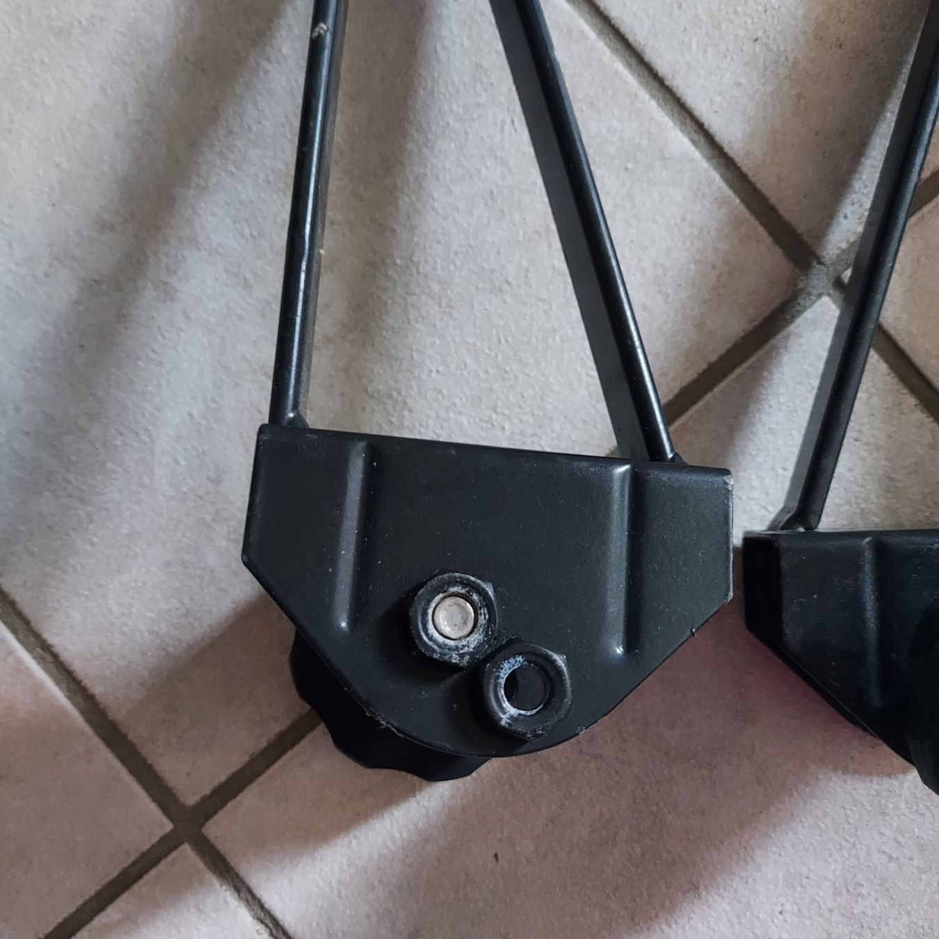 Thule Supporti a parete: Thule Lastenträger-Halter – Usato da Wattwil venduto da saharamaus 1