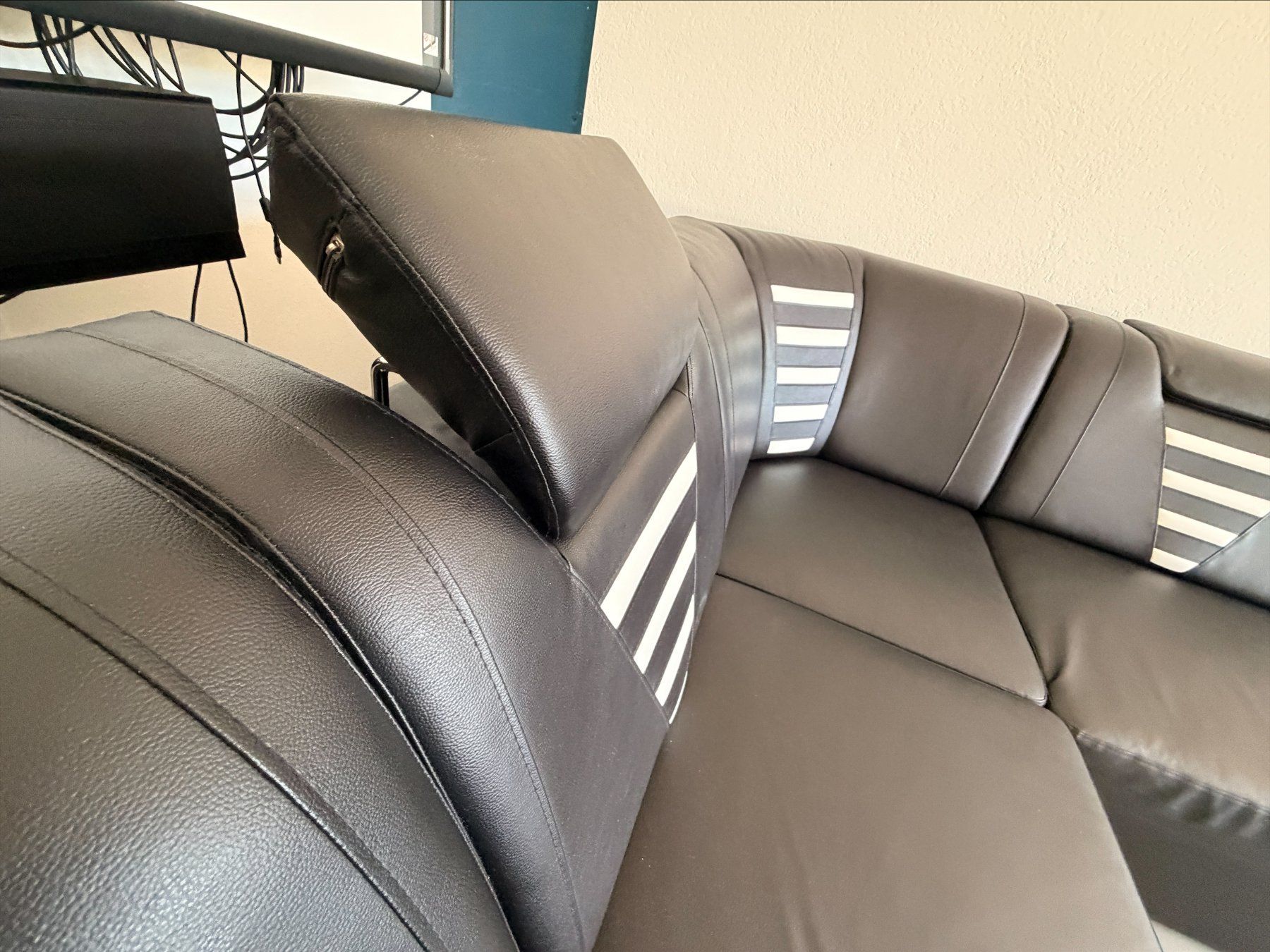 Divani: Schwarzes Ecksofa aus Leder mit Ottomanen, Top Zustand – Usato da Basel venduto da fai_2nnf 4
