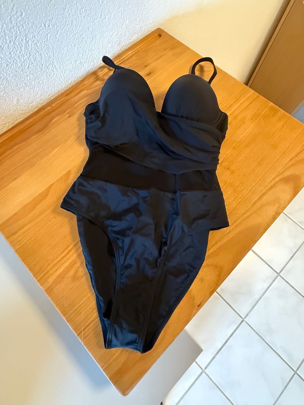 Badekleider & Bikinis: Schwarzer Badeanzug, Gr. M – Neu (gemäss Beschreibung) aus Riedt b. Erlen von Malaika57