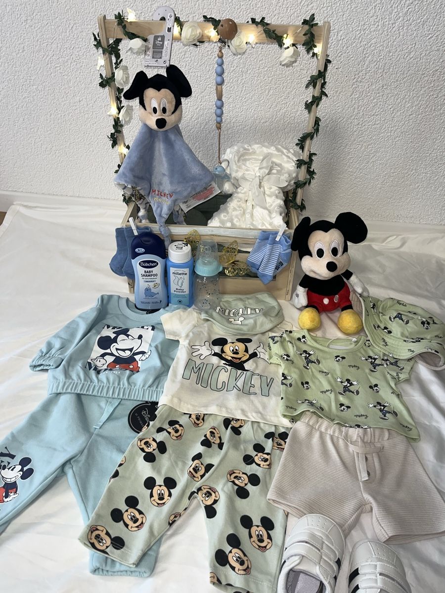 Lotti & Set di vestiti: Mickey Mouse Baby Geschenkset – Nuovo e nell'imballaggio originale da Eschlikon TG venduto da murati123 4
