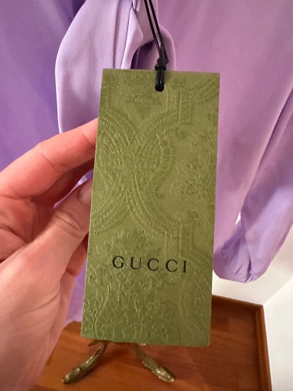 Gucci Camicette: Gucci blouse lilac 36 – Nuovo e nell'imballaggio originale da Kilchberg ZH venduto da cruella 5