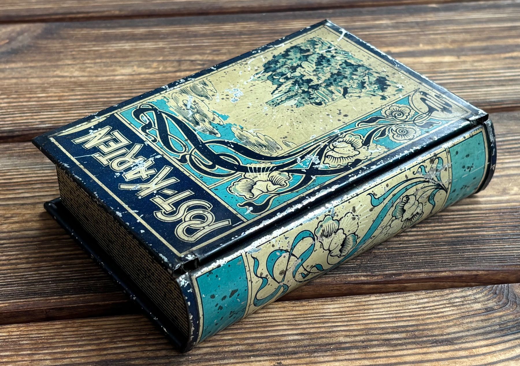 Pots: antike Blechbüchse im Buchdesign, Postkarten Büchse – D'occasion à Lüchingen par Eeizo 2