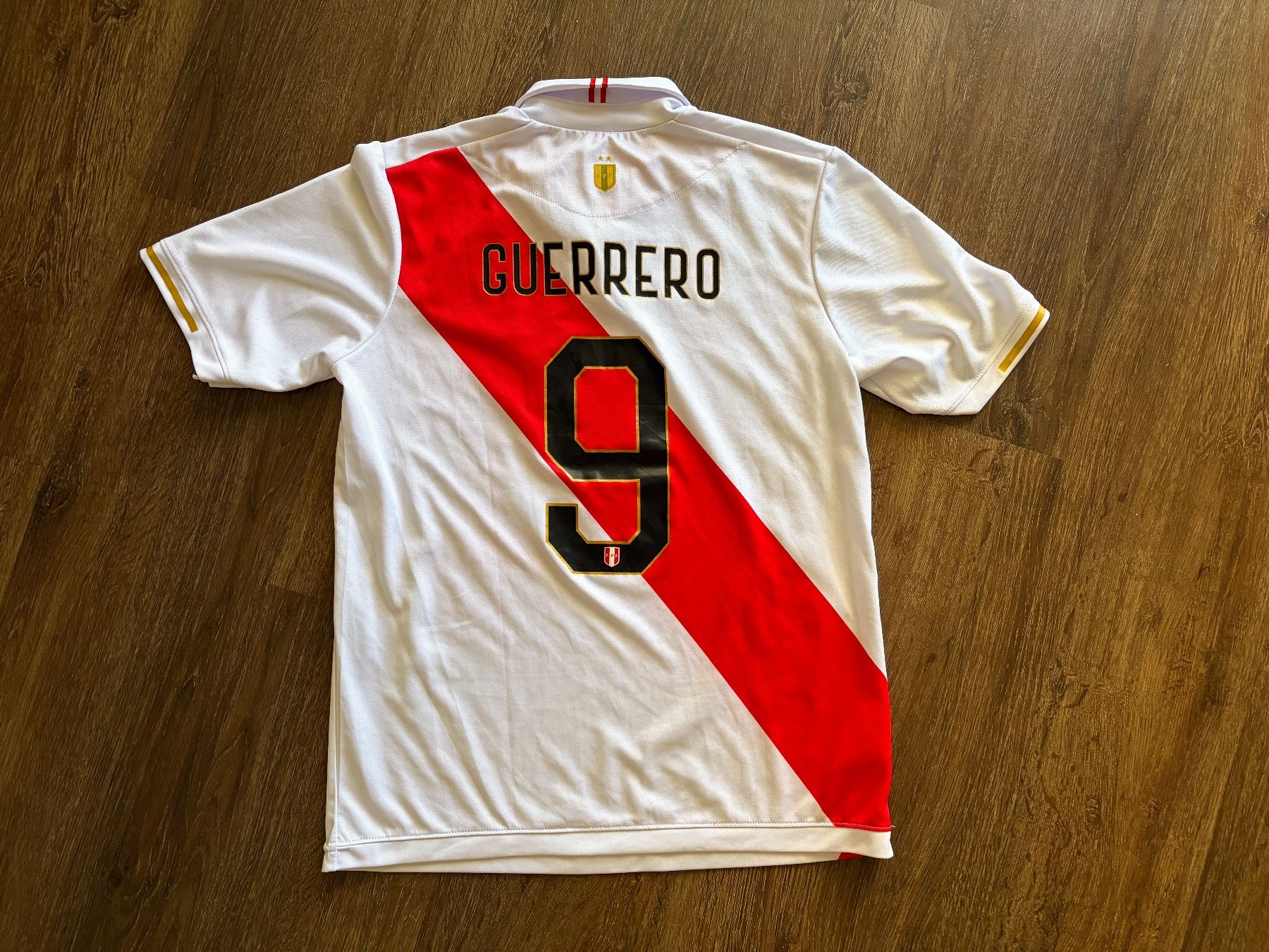 Canottiere & Pantaloni: Peru Trikot / Guerrero – Usato da Muttenz venduto da bargain_hunter 3