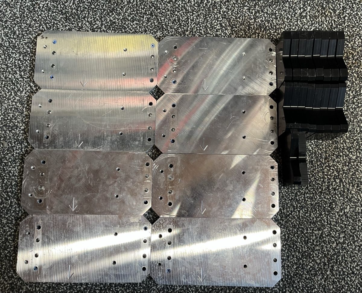 Tutti gli attrezzi:  Prismenpaar (oder Spannprisma / V-Block – Usato da Biel/Bienne venduto da Ebabil