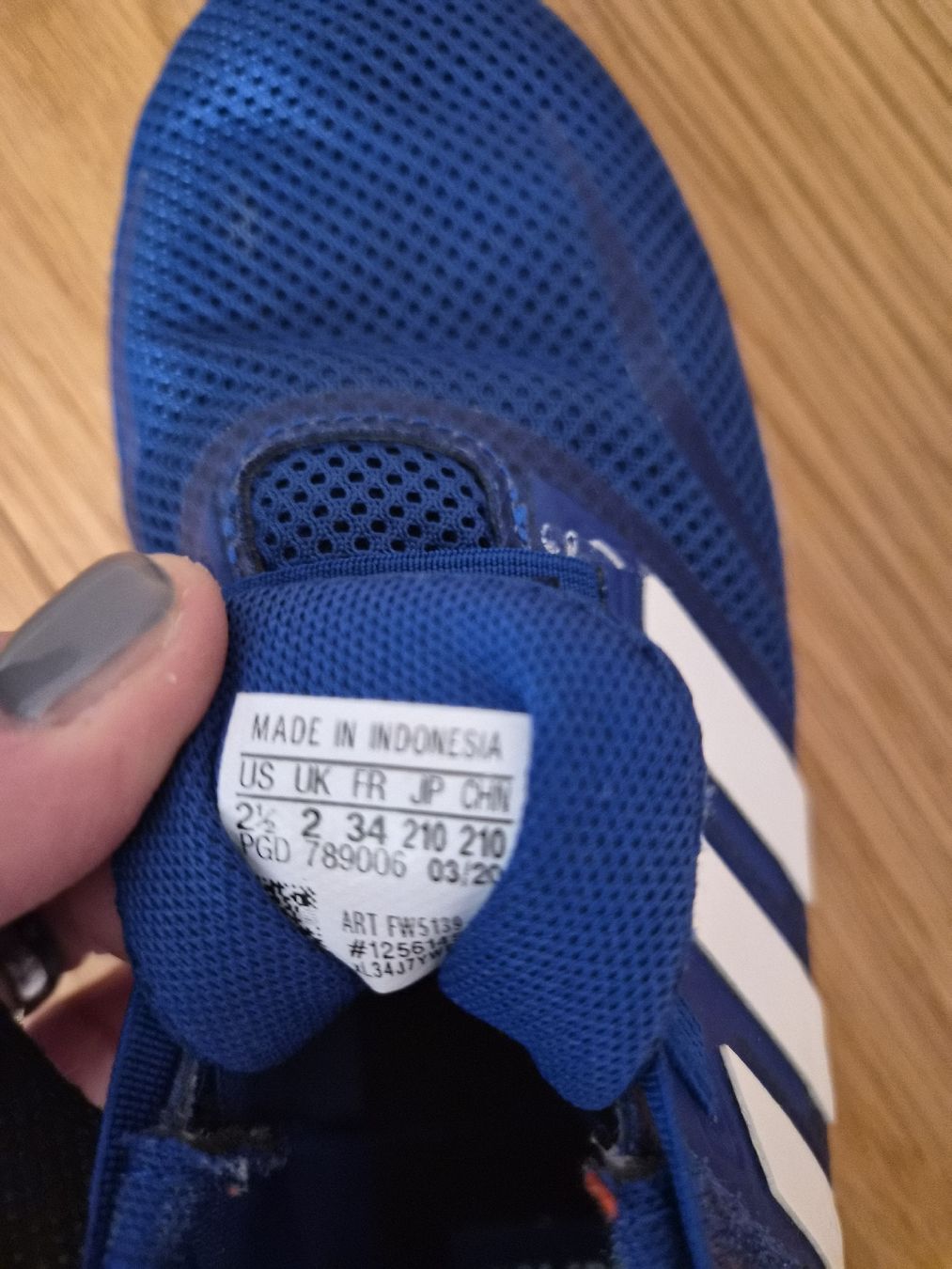 Adidas Scarpe per ragazzi: Kinder Turnschuhe Adidas, Grösse 34, blau – Usato da Schwarzenberg LU venduto da LadySecondhand 2