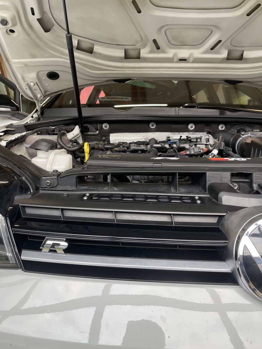 Volkswagen Toutes les pièces auto: Kühleinlassgitter VW Golf 7 R/GTI – Neuf (Voir description) à Luzern par Prof.Farnsworth 2
