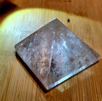 Klare Bergkristall Pyramide C 108g