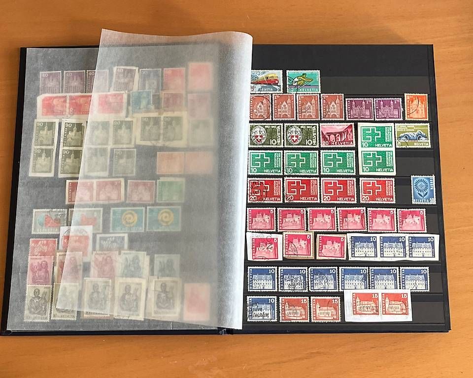 Album: Briefmarkensammlung, zwei Bücher – Usato da Weinfelden venduto da dst24 2