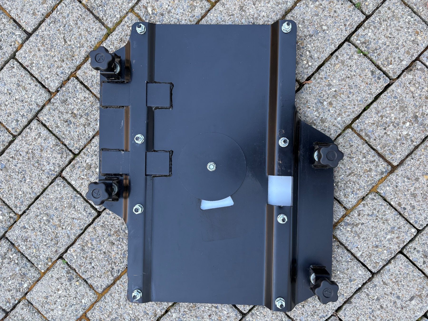 VW Tutti i ricambio: Doppeldrehsitz Konsole VW T5/T6 – Usato da Schwyz venduto da jil_ms9r 3