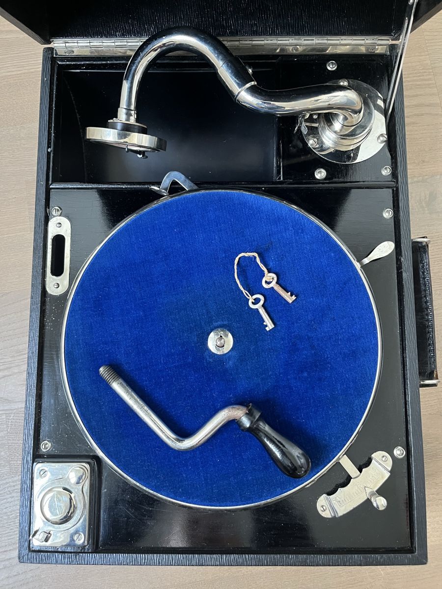 Plattenspieler: Koffer-Grammophon – Gebraucht aus Wädenswil von Cipota 4