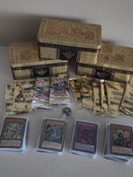199x Yu-Gi-Oh Sammelkarten + 1 Würfel + 3 Dosen