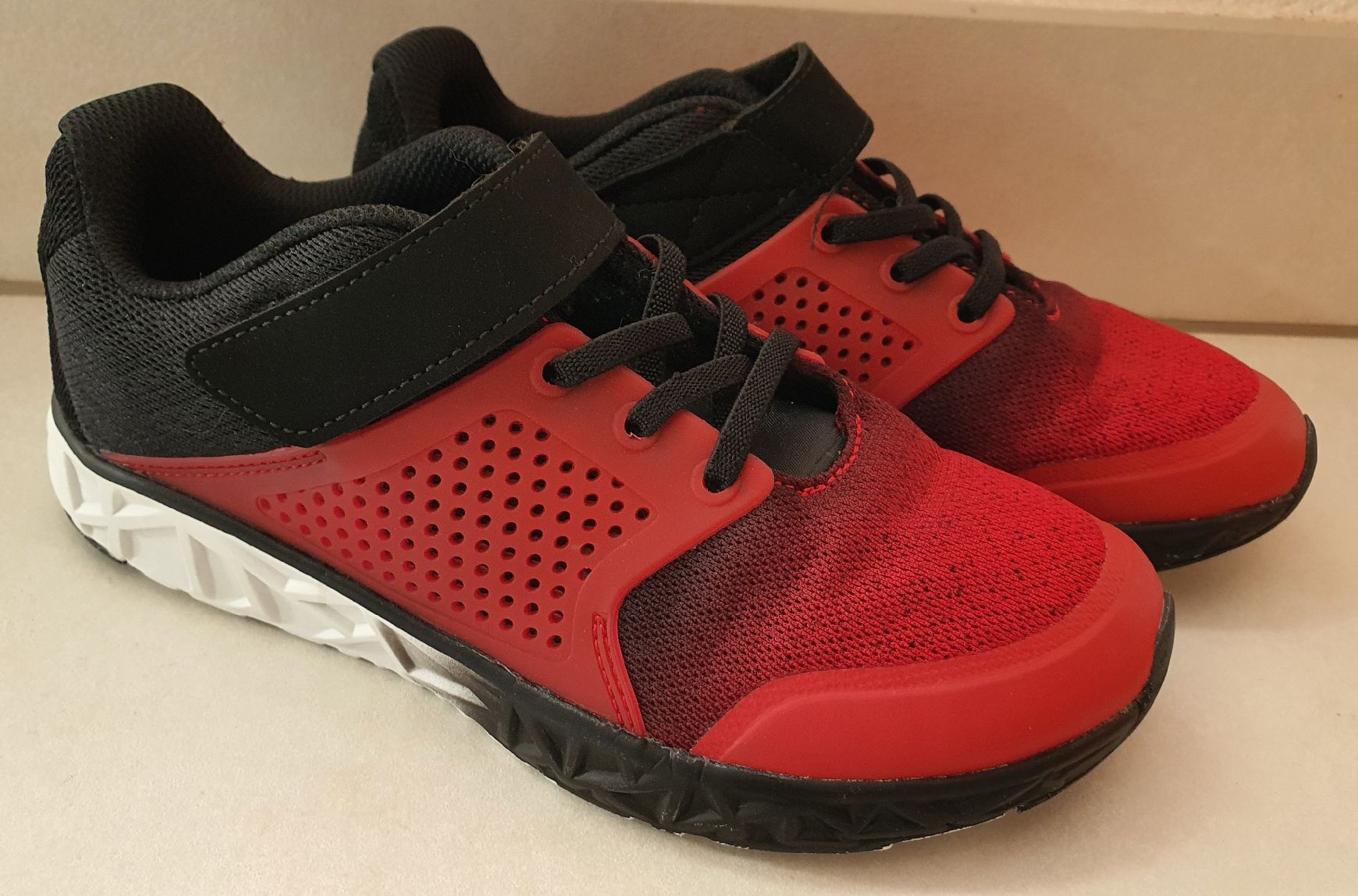 Scarpe per ragazzi: Baskets gym semelle non marquante pointure 36 – Nuovo (secondo la descrizione) da Vouvry venduto da Arwenne 1