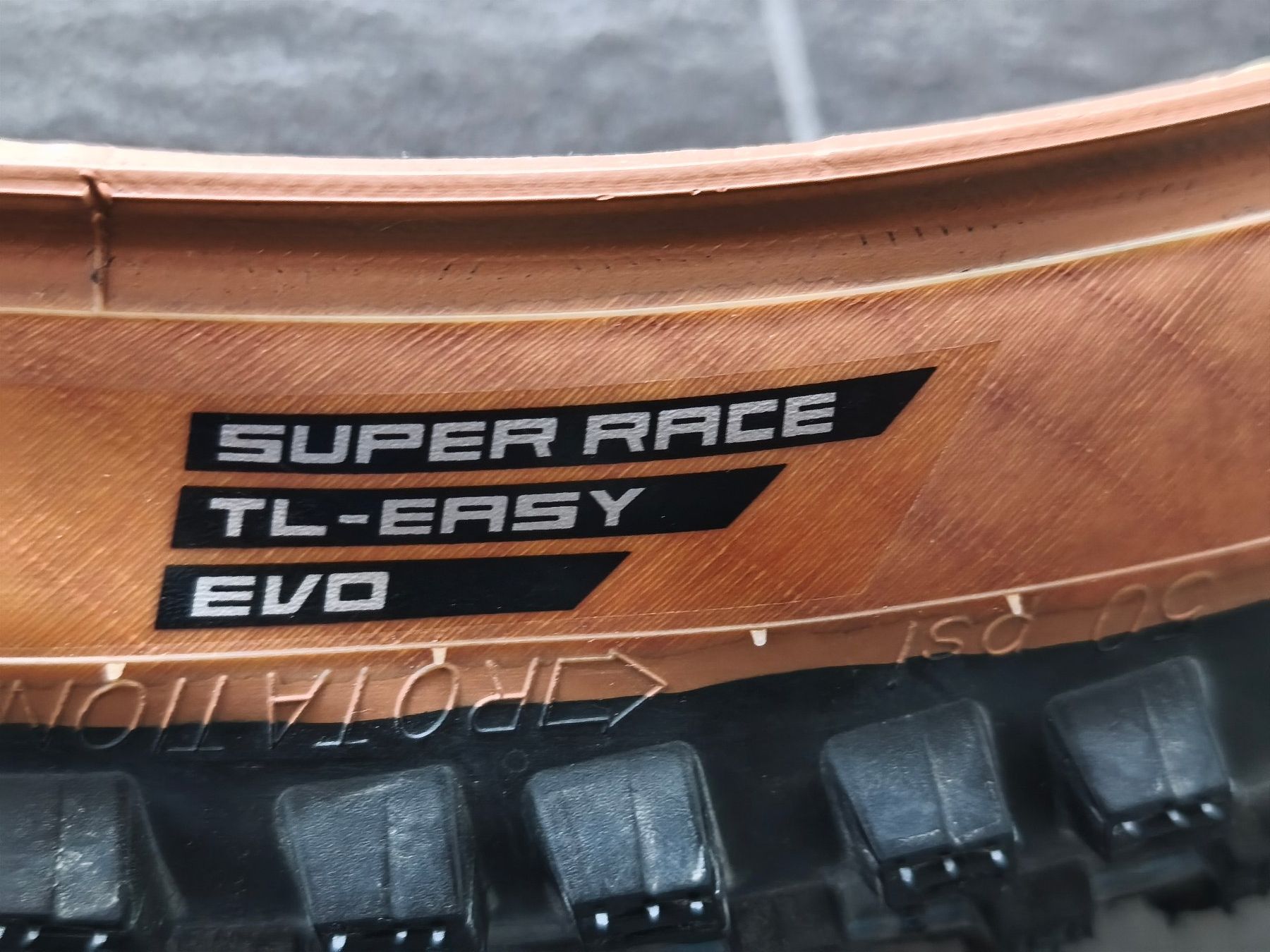 Schwalbe Pneumatici & Ruote complete: Schwalbe Wicked Will - 27.5x2.40" - Faltreifen – Nuovo (secondo la descrizione) da Jegenstorf venduto da Juchlistock 3