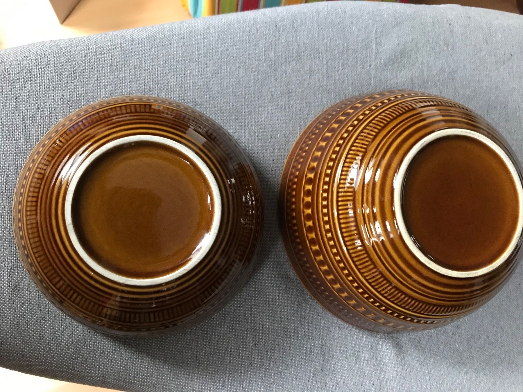 Piatti di portata: Set de 2 récipients rétro marron décorés – Usato da Basel venduto da Maria-Alexa 2
