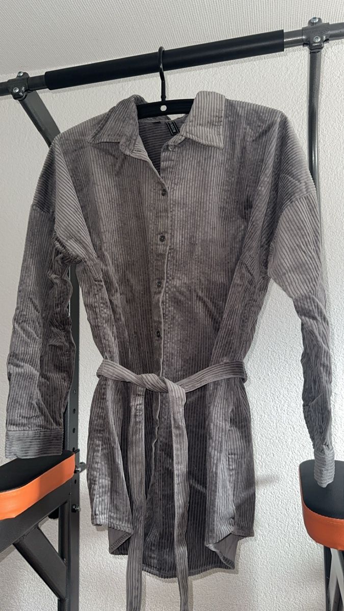 Kleider: Graues Cordhemdkleid Grösse 46 – Neu (gemäss Beschreibung) aus Oftringen von tola19
