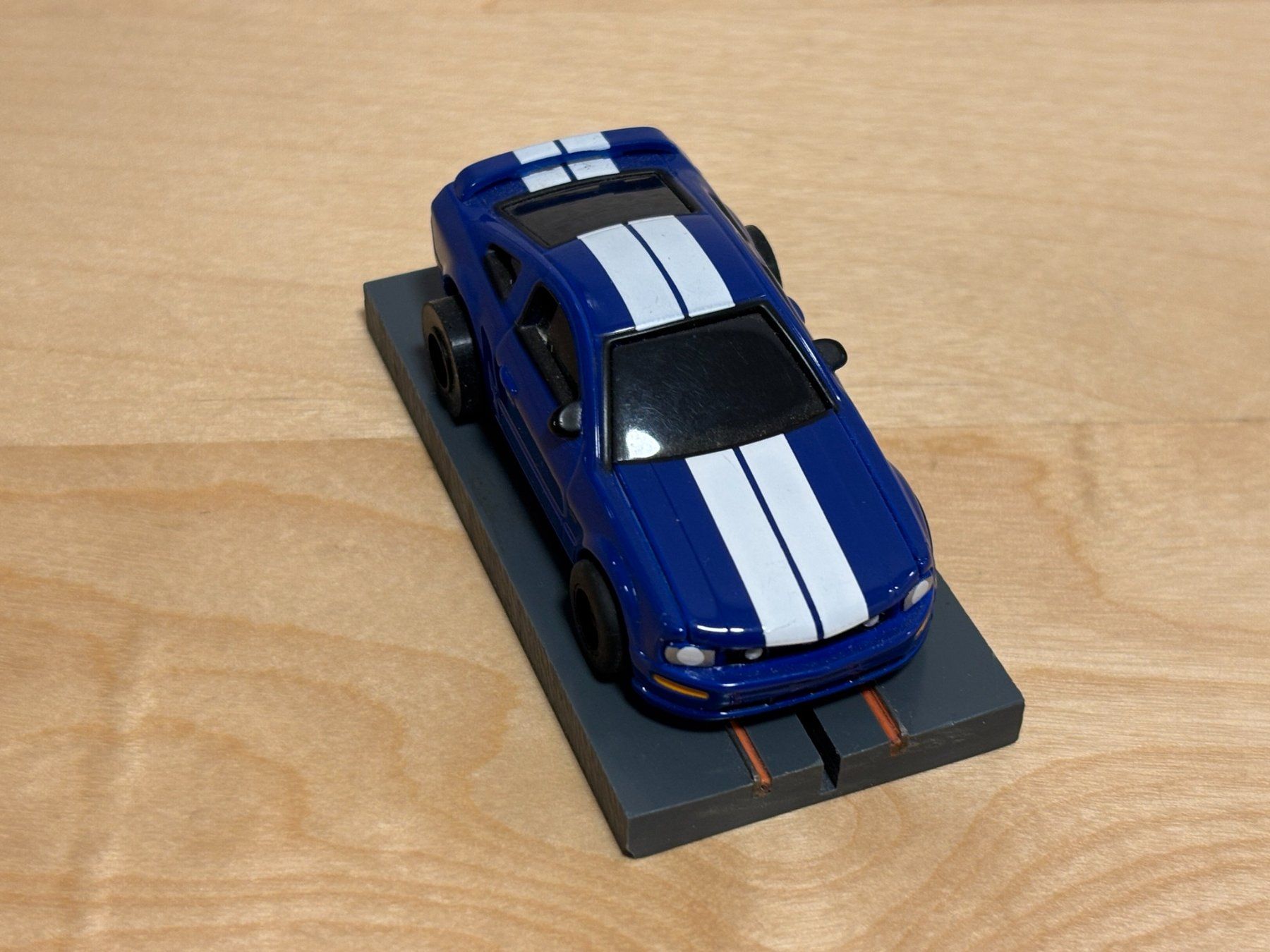 Piste: Auto World Super III Mustang blau/weiss – Usato da Bülach venduto da h0slotch 6