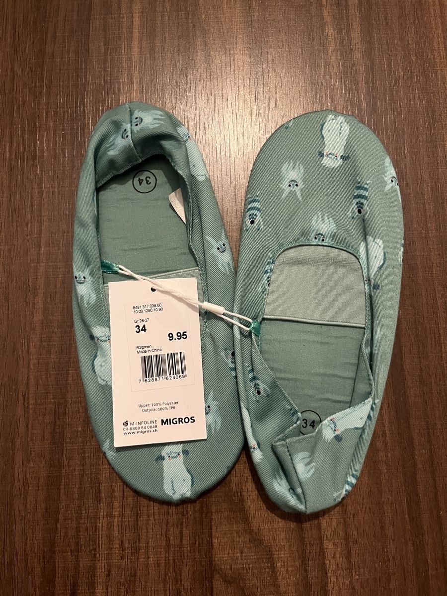 Schuhe für Jungen: Hausschuhe Kinder Grösse 34 NEU – Neu und originalverpackt aus Sierre von black.box