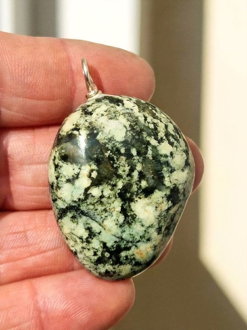 Pendentifs: Flussstein Dunkelgruen-weiss-dunkelrot – Neuf avec emballage d'origine à Aarau par Schmuckhoehle_MD 1