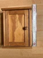 Armoire à clés en bois massif, état d'occasion