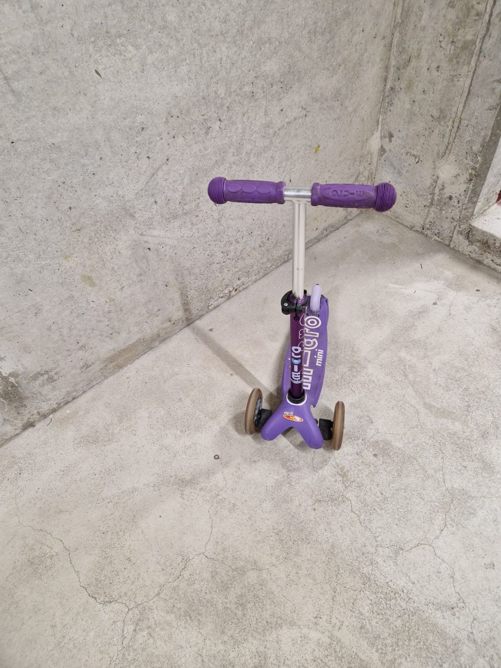 Fahrzeuge für Kinder: Trottinette Micro Mini violette pour enfants – Gebraucht aus Villars-sur-Glâne von Agnie80 2