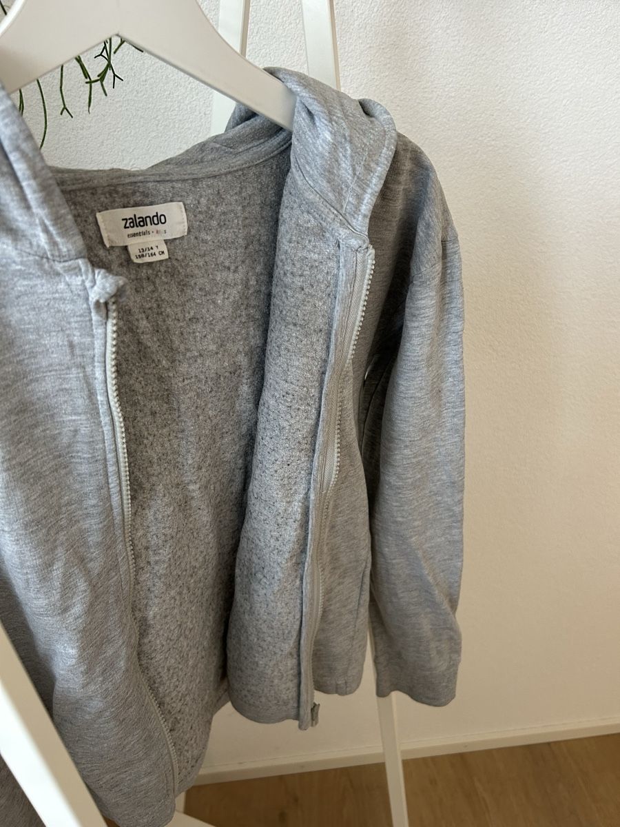 Maglioni & Felpe: Zalando Kapuzenpullover Grösse 158/164 – Usato da Niederhelfenschwil venduto da aur_ms6f 2