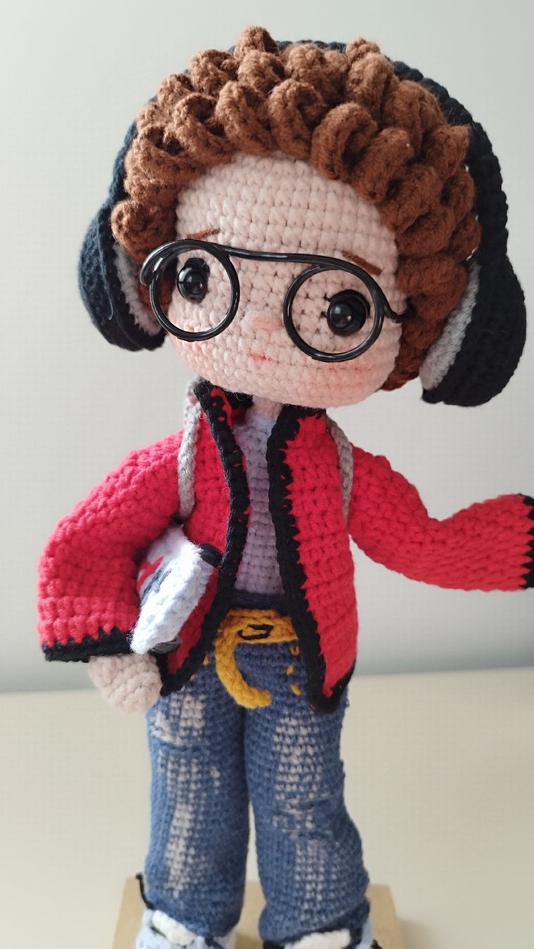Bambole: Handmade Crochet Boy Doll with Accessories - New - – Nuovo e nell'imballaggio originale da Arnex-sur-Orbe venduto da can_97vn 1