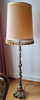 Vintage: alte Stehlampe Ständerlampe mit Schirm, Höhe 165 cm