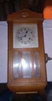 Antike Wanduhr mit Pendel, Holzgehäuse, Vintage