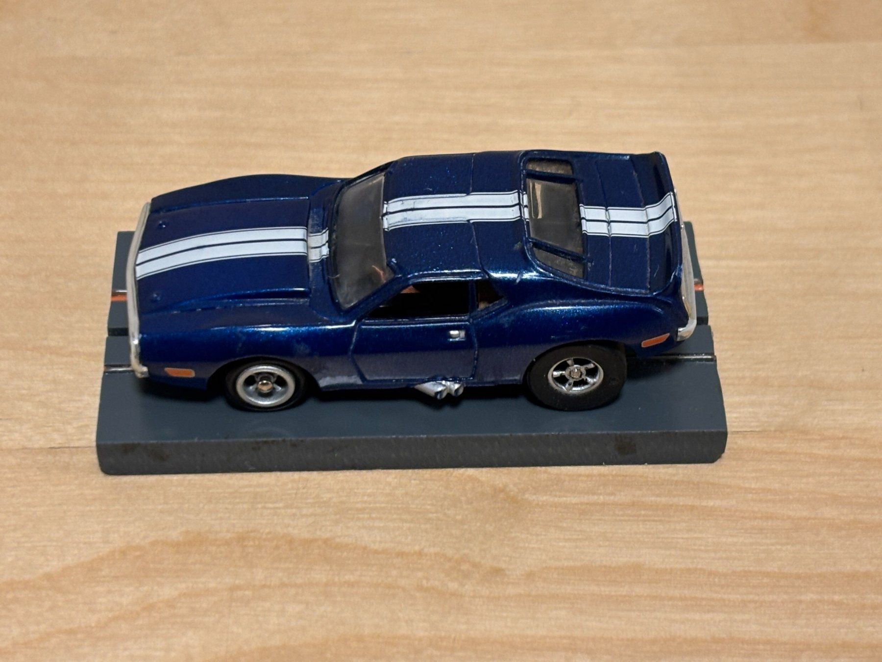 Piste: Johnny Lightning X-Traction Javelin blau – Usato da Bülach venduto da h0slotch 1