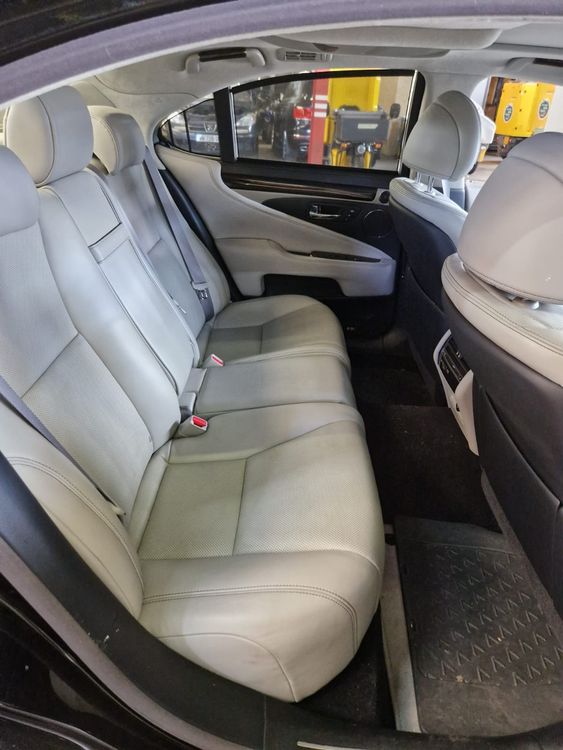 LEXUS LS 600h 5.0 V8 excellence AWD Automatic 5