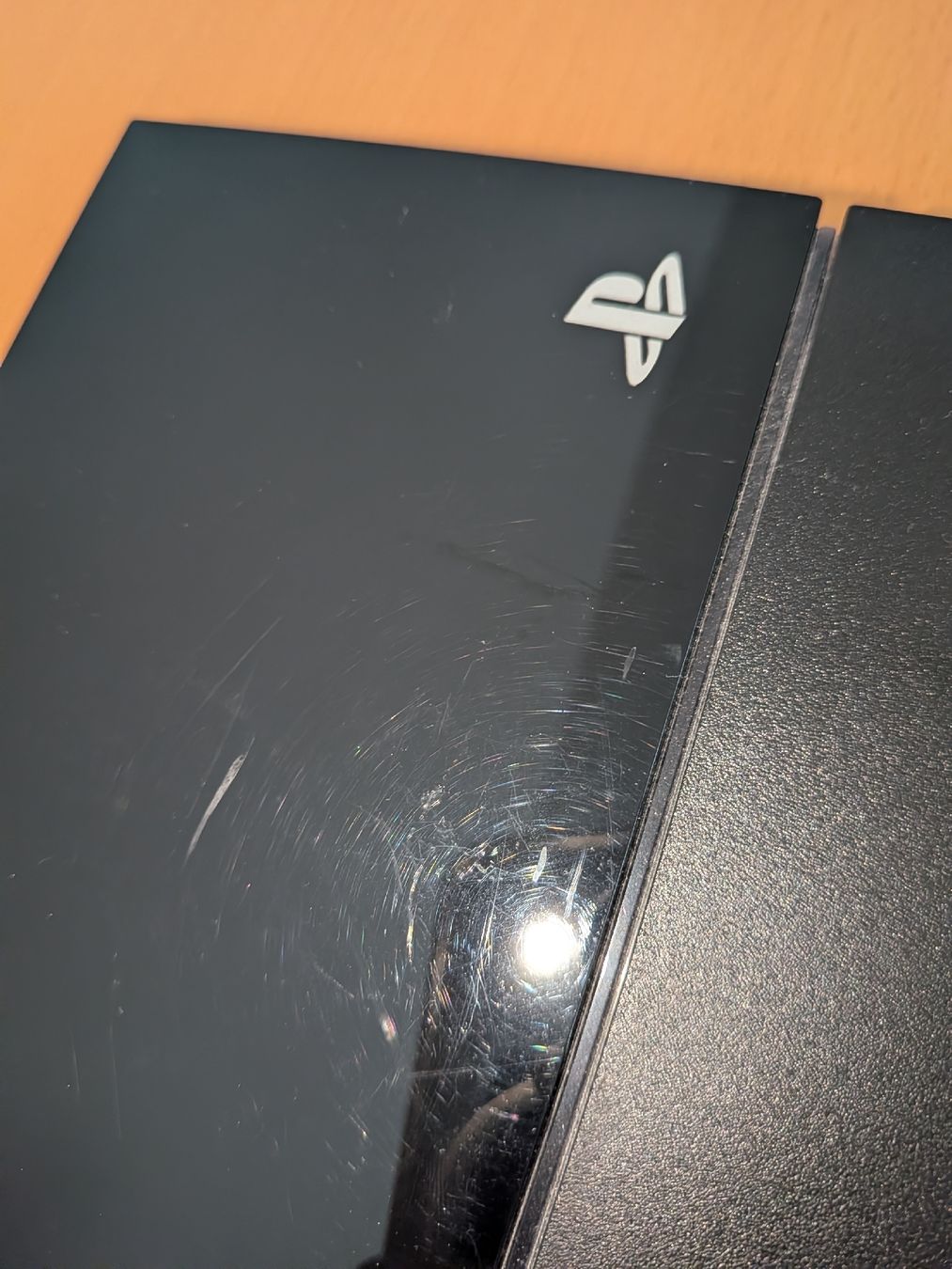 Sony Console: PS4 Konsole mit leichten Gebrauchsspuren – Usato da Twann venduto da Theo990 2