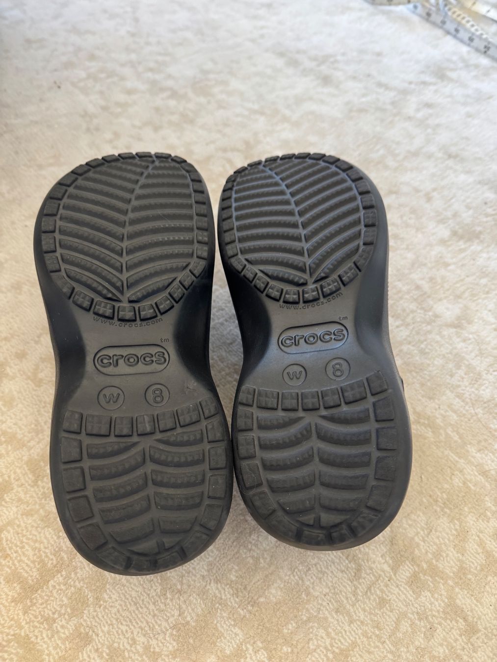 Crocs Scarpe da uomo: Crocs Classic Platform Clog Schwarz – Gr. 38 – Nuovo (secondo la descrizione) da Zürich venduto da di_archive 3