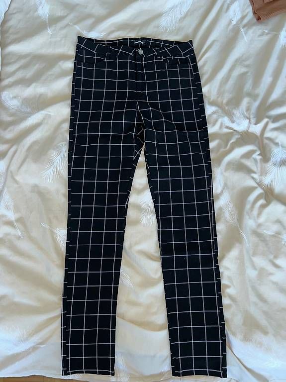 Tally Weijl Hosen: Pantaloni a scacchi Tally Weijl – Gebraucht aus Bellinzona von Tamara_Mihajlovic 1