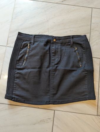 Mini-Jupe in schwarz mit Reissverschlusstaschen deby debo