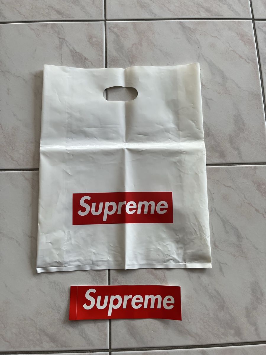 Supreme Borse: Sac Supreme + sticker – Usato da etagnières venduto da isoz01