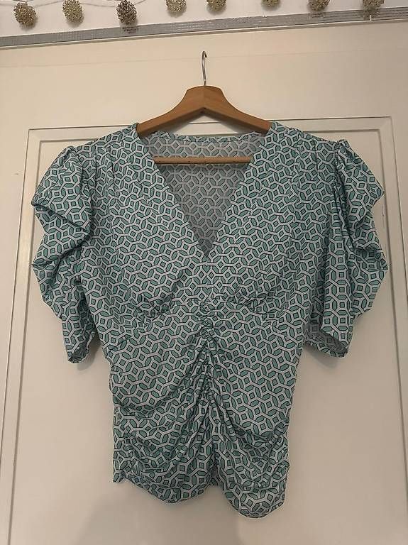 Top: Haut Mango Taille S/M – Usato da Les Acacias venduto da DeborahK03