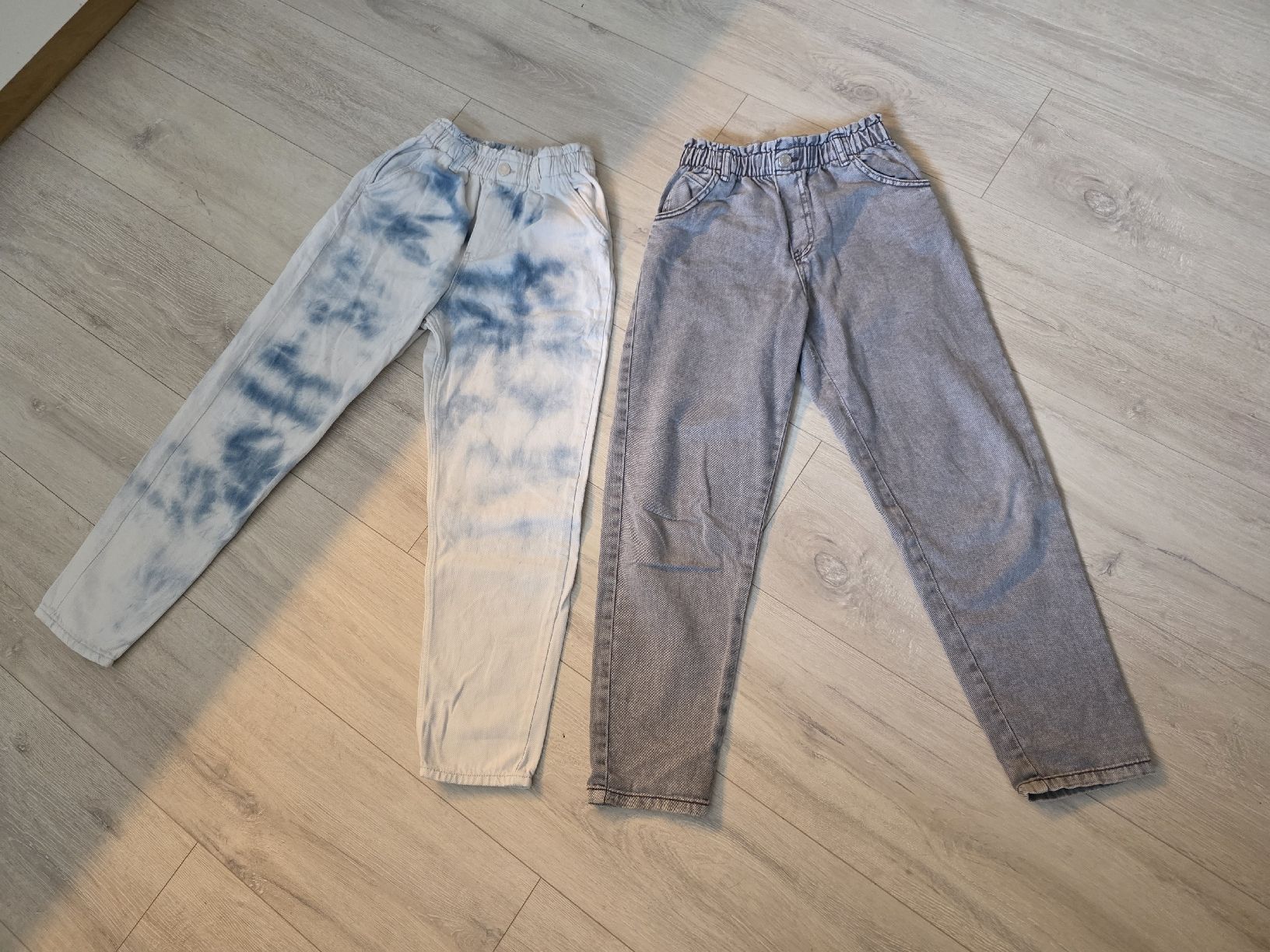 H&M Hosen: 2 H&M Relaxed Jeans, Denim-Look, Gr. 140 – Gebraucht aus Wigoltingen von Zuckerfee84
