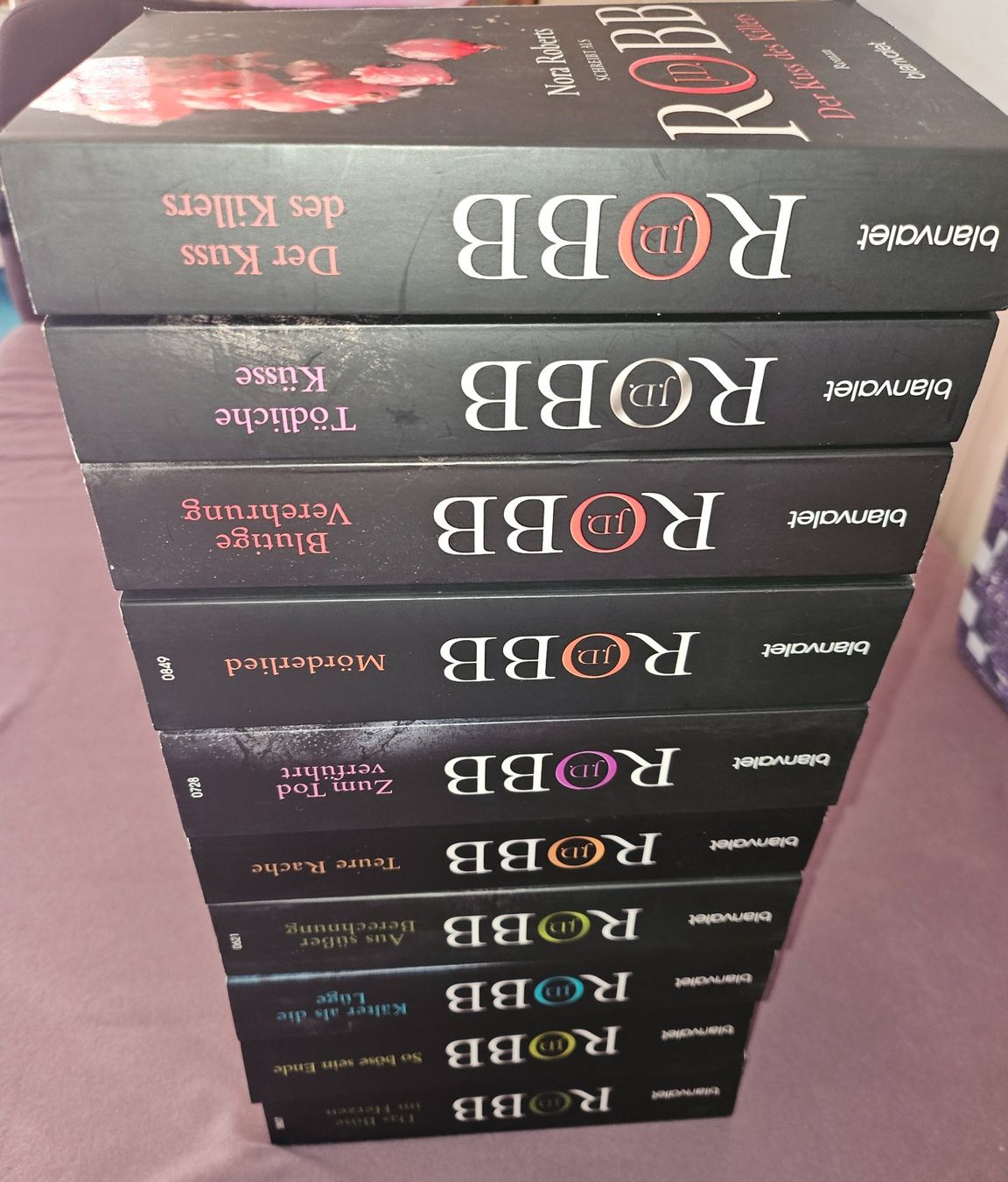 Libri: Sammlung: 10 x Nora Roberts als J.D. Robb – Usato da Thun venduto da Shame 1