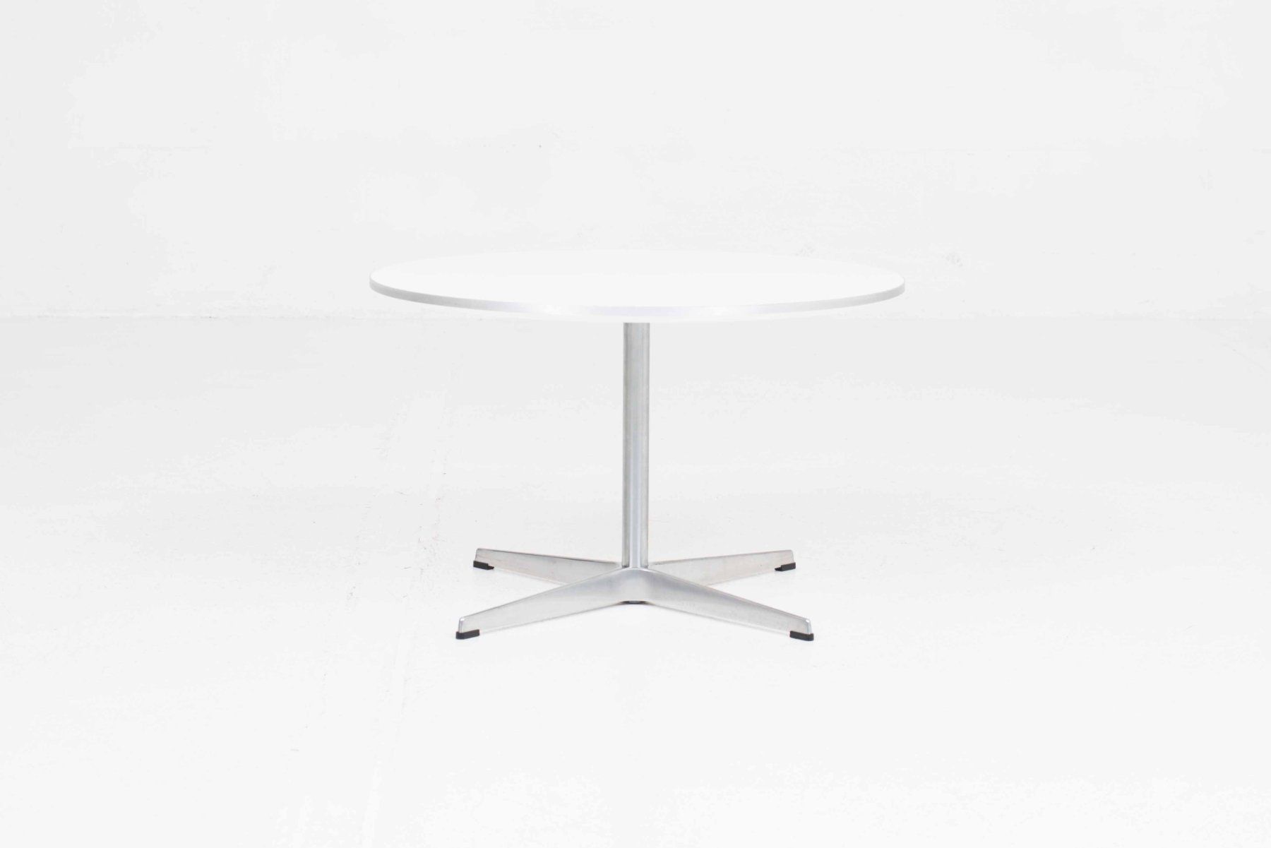 Fritz Hansen Tische: Fritz Hansen A222 Couchtisch von Arne Jacobsen – Gebraucht aus Zürich von STUZH38 2