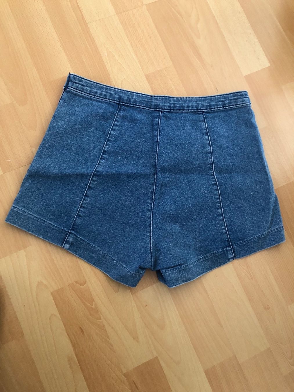 H&M Jeans: Jeanshose kurz Gr 40 – Gebraucht aus Zürich von Herbion1 2