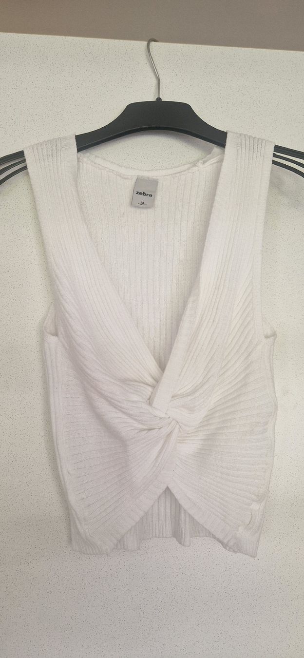 Top: Top blanc style laine taille M, noué devant – Nuovo (secondo la descrizione) da Versoix venduto da aline_b 1