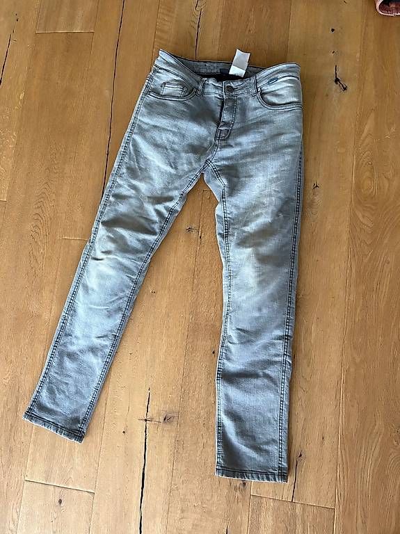 Jeans: Neuwertige graue Töffjeanshosen – Usato da Lostorf venduto da b020618
