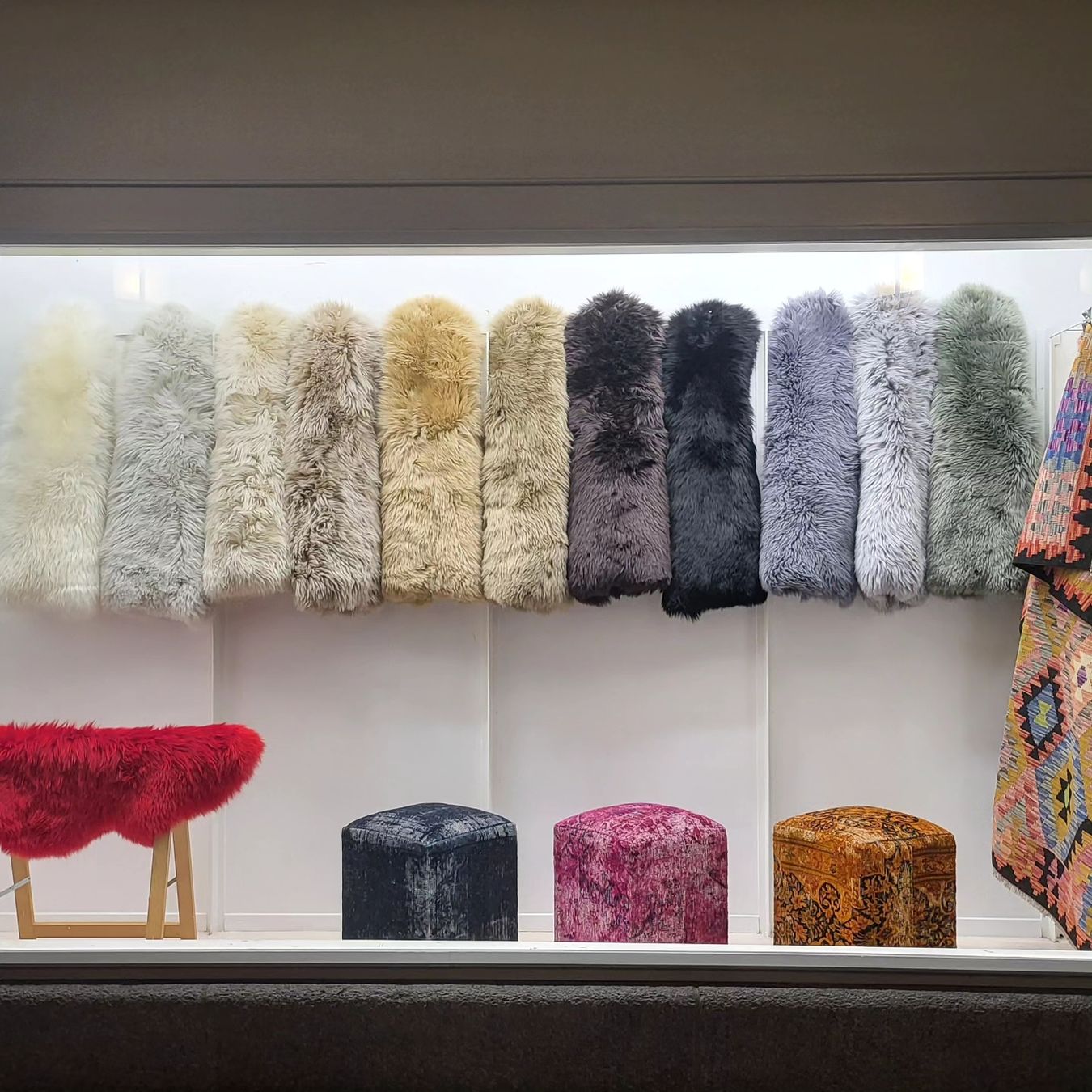 Teppiche: Schaffell in der Farbe rot – Neu und originalverpackt aus Neuhausen am Rheinfall von Lambskin 1