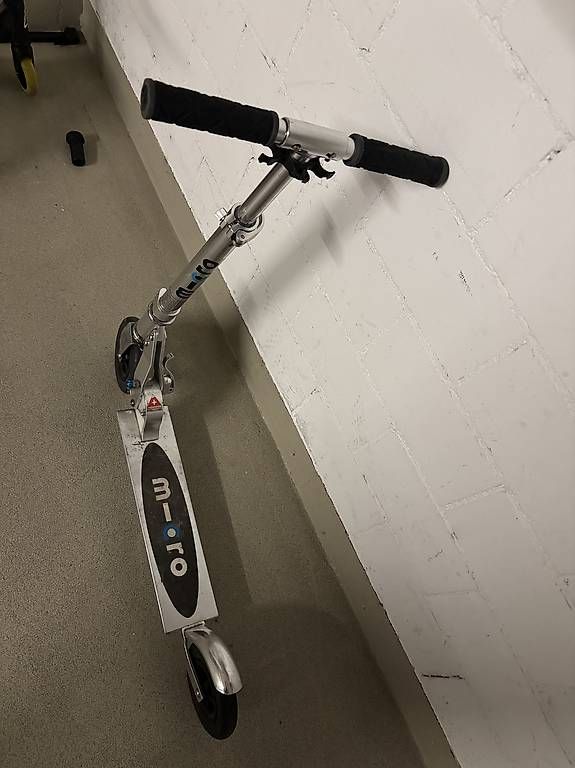 Micro Kickboard: Micro Scooter – D'occasion à Wetzikon ZH par ame_lf7y 1