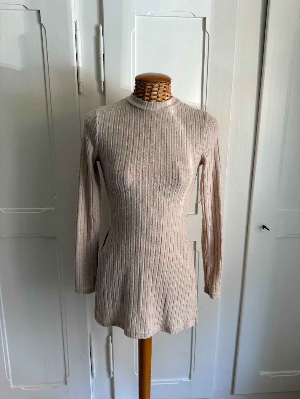 Shein Lotti di vestiti: Zweiteiler beige kuschelig (Pulli + Hose) 34 – Usato da Zürich venduto da Diazaio 2