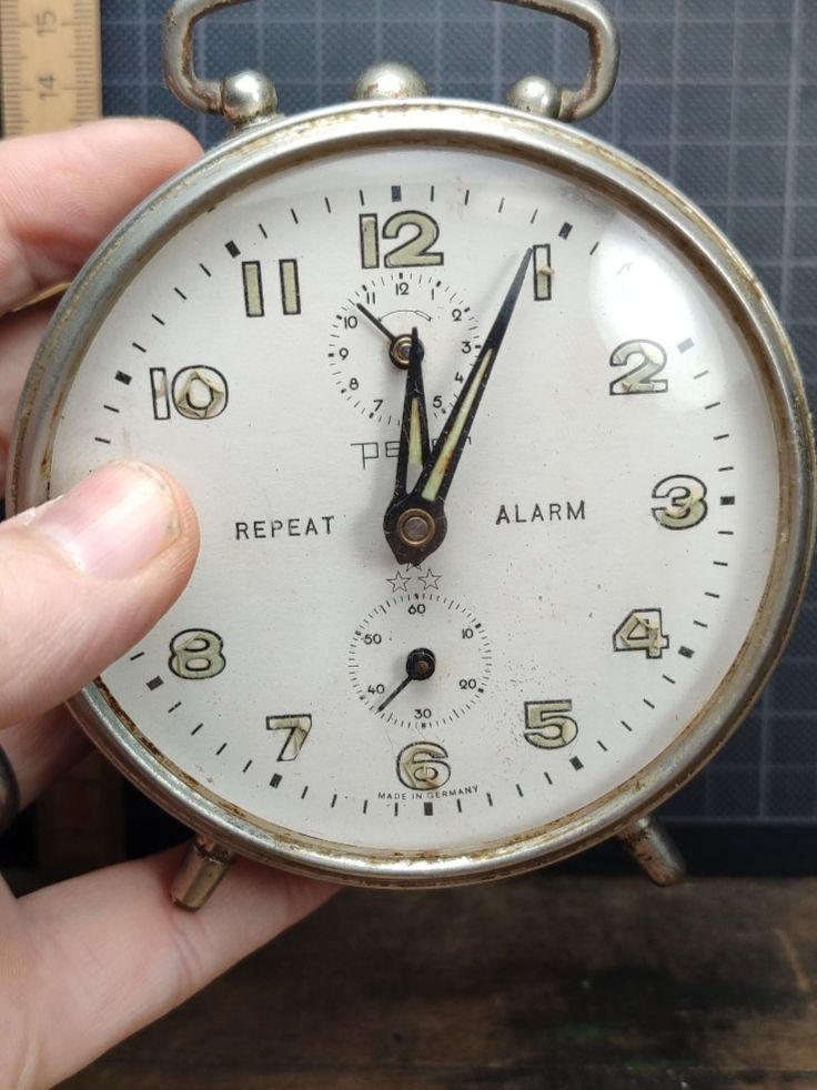Sveglie: Wunderschöner alter Wecker Nr79 PETER  REPEAT ALARM – Usato da Gelterkinden venduto da MYSTOREFORYOU4460