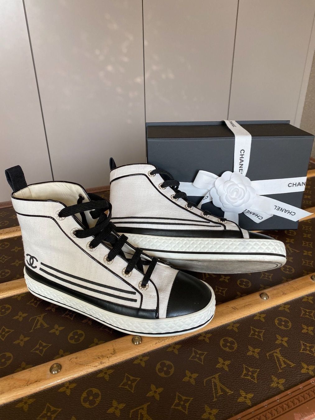 Chanel Scarpe da donna: Original Chanel sneakers, full set – Usato da Kilchberg ZH venduto da happyymee 1