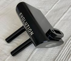 Unbenutzter Evolution Schalldämpfer mit Doppelauslass